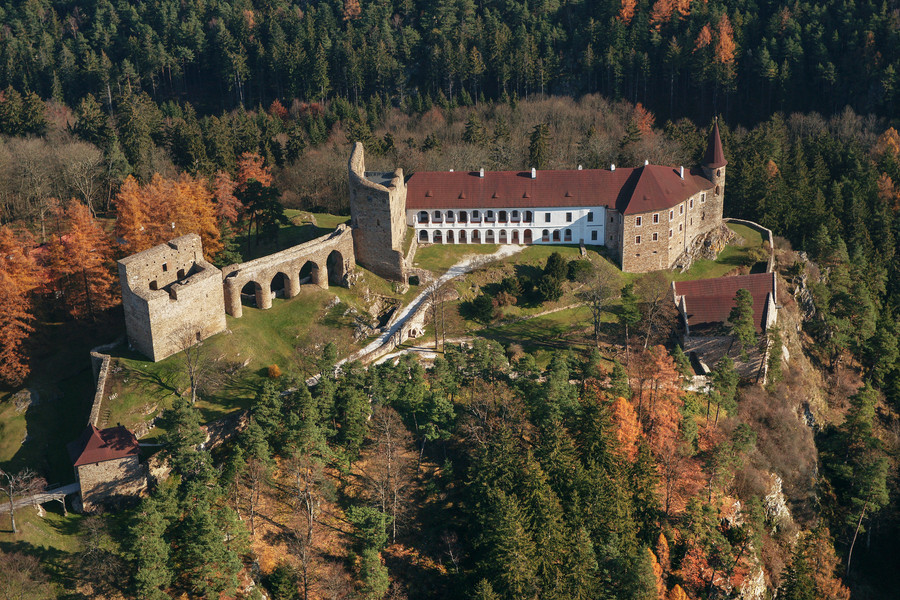 Hrad a zámek Velhartice
