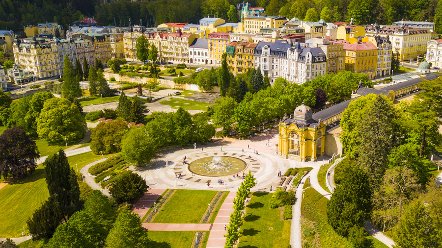 turisticky_vlacek_shutterstock_1739890256