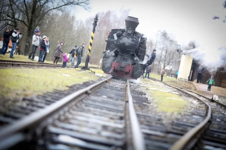 ee340af9-d37c-4b45-9732-f945349f20b8 ee340af9-d37c-4b45-9732-f945349f20b8