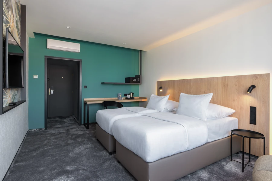 004_HB8_1166-Enhanced-NR-Edit_OREA_OCHB_Pokoj_402 004_HB8_1166-Enhanced-NR-Edit_OREA_OCHB_Pokoj_402