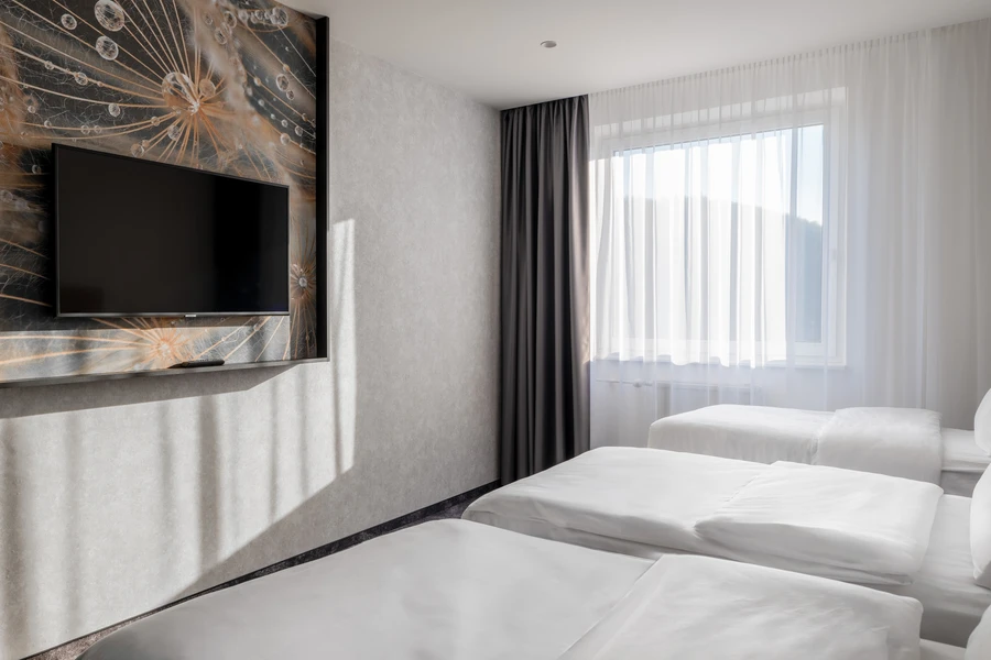 002_HB8_5985-HDR-Edit_OREA CHB Triple