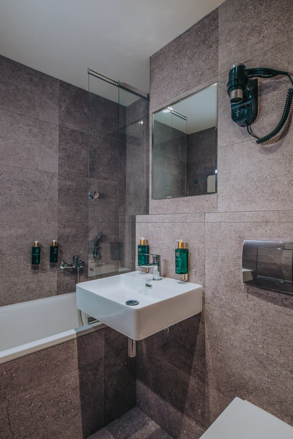 001_HB8_1105-Enhanced-NR-Edit_OREA_OCHB_Pokoj_402 001_HB8_1105-Enhanced-NR-Edit_OREA_OCHB_Pokoj_402