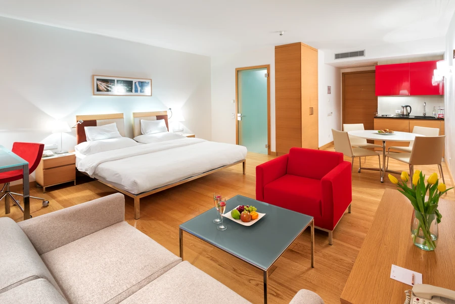 57414_SU25_Studio Deluxe_1