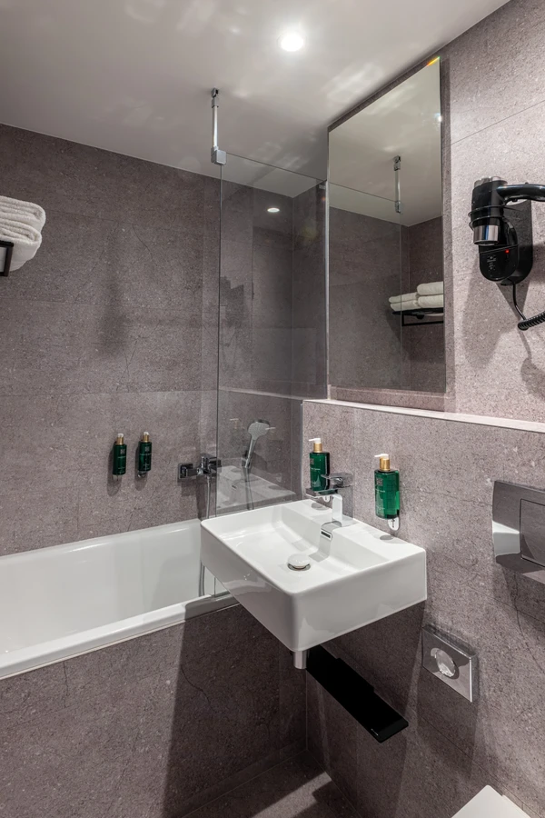 005_HB8_5918-HDR_OREA CHB Triple