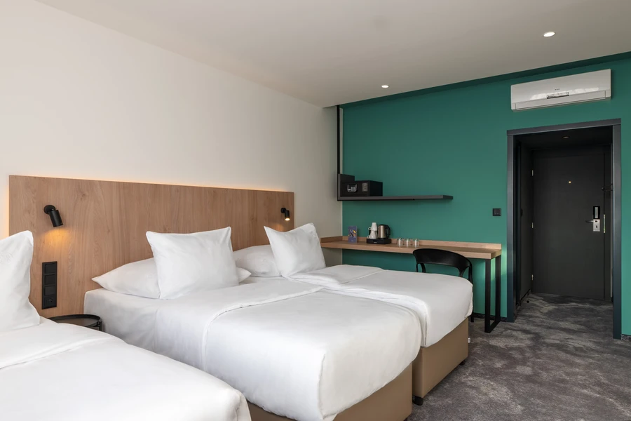 002_HB8_1145-Enhanced-NR-Edit_OREA_OCHB_Pokoj_402