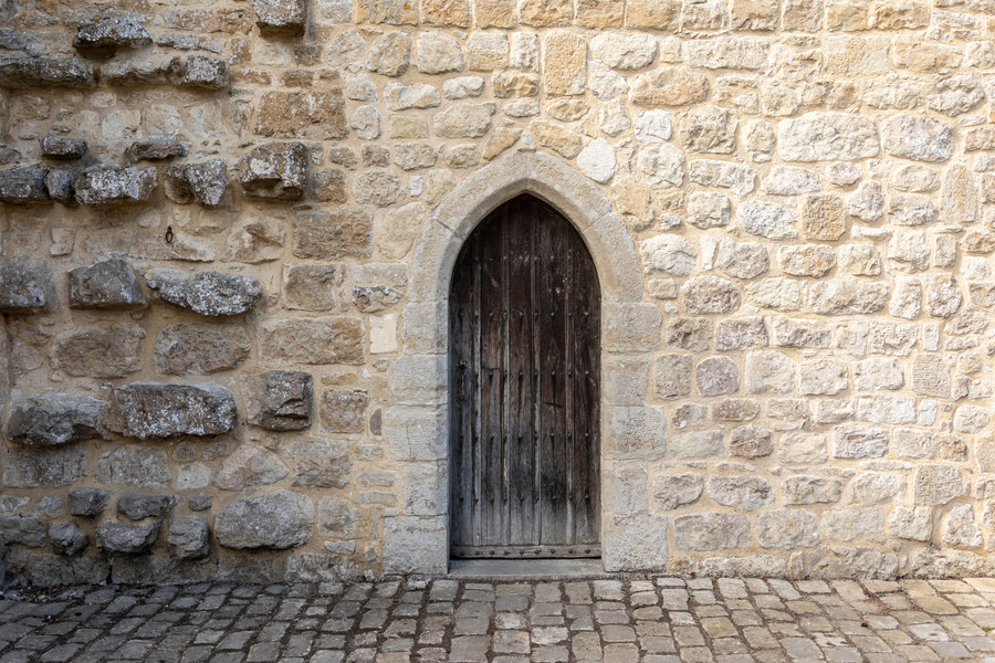 hrad_Pecka_shutterstock_2196784675