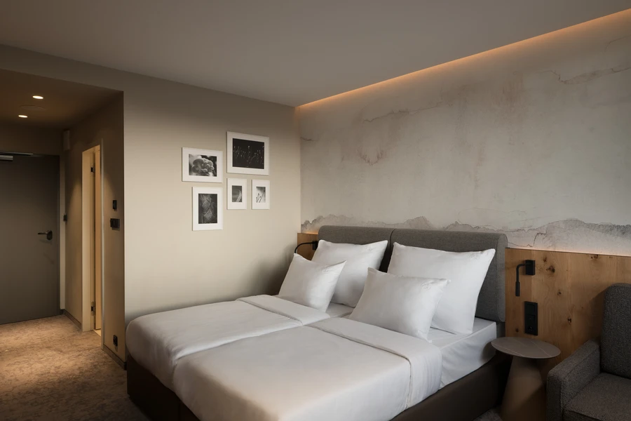 bc0e232e-7a3e-47f9-8a1b-d9a77724ef07 bc0e232e-7a3e-47f9-8a1b-d9a77724ef07