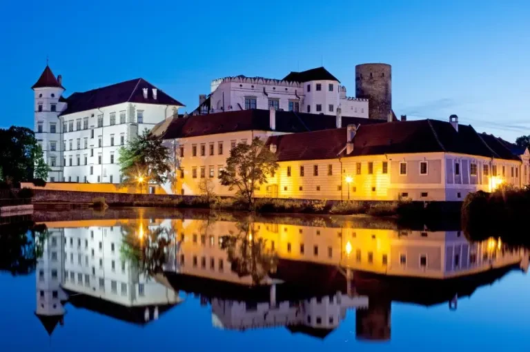 e3318d0c-9361-401d-a476-47852a387d2d e3318d0c-9361-401d-a476-47852a387d2d